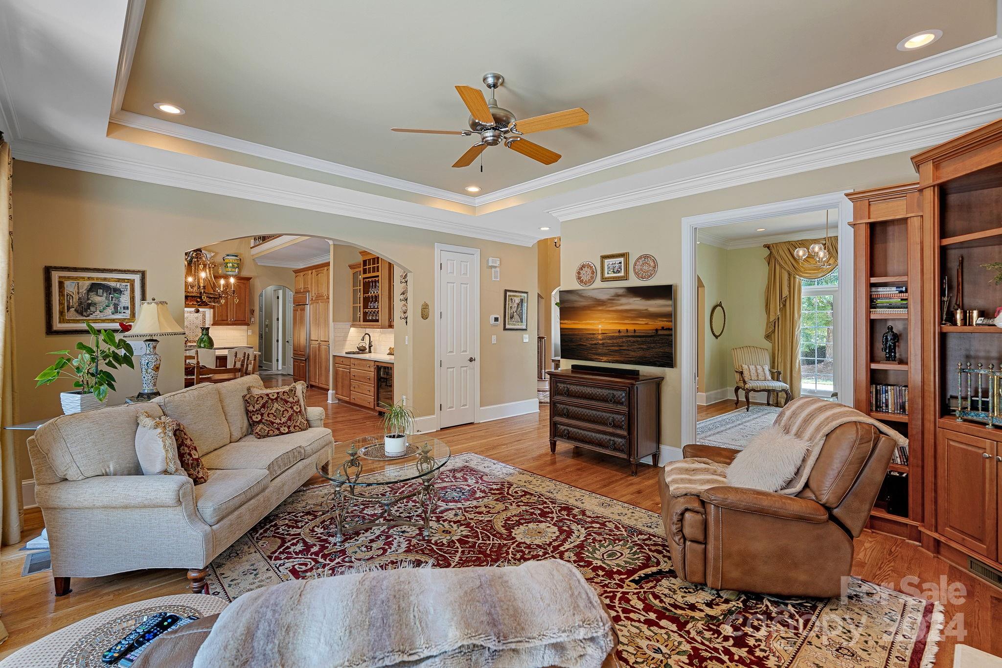 The Peninsula - Residential