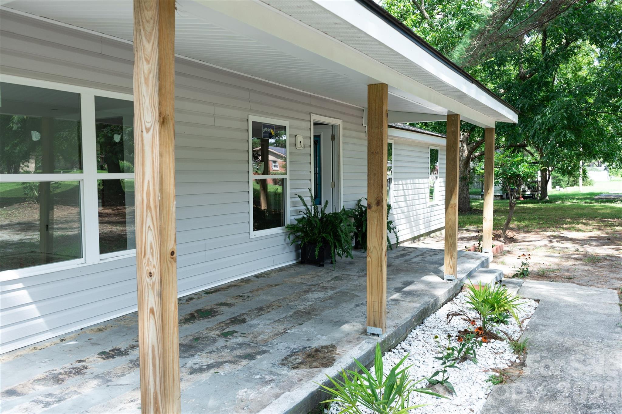 3105 Evelyn Circle