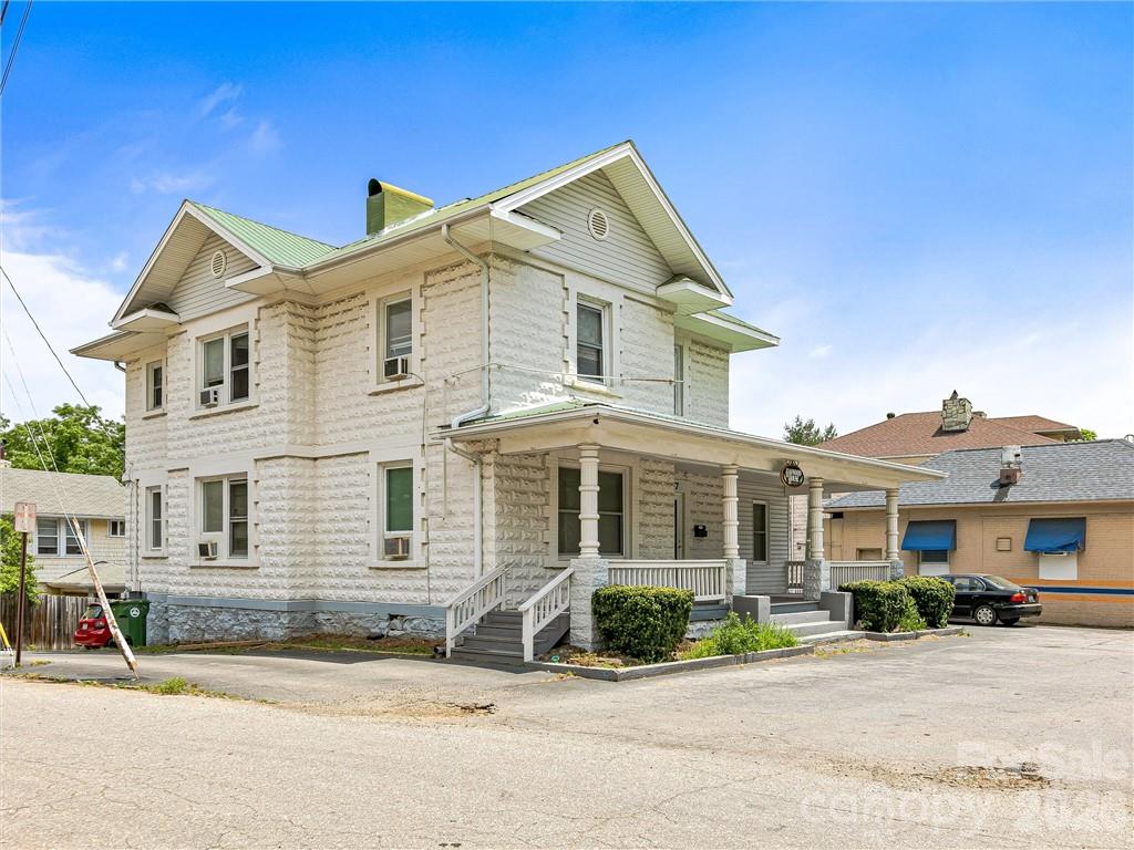 575 Haywood Road