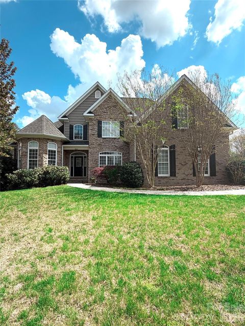 Photo of 3052 17th Street Court NE, Hickory, NC 28601 (MLS # 4364517)