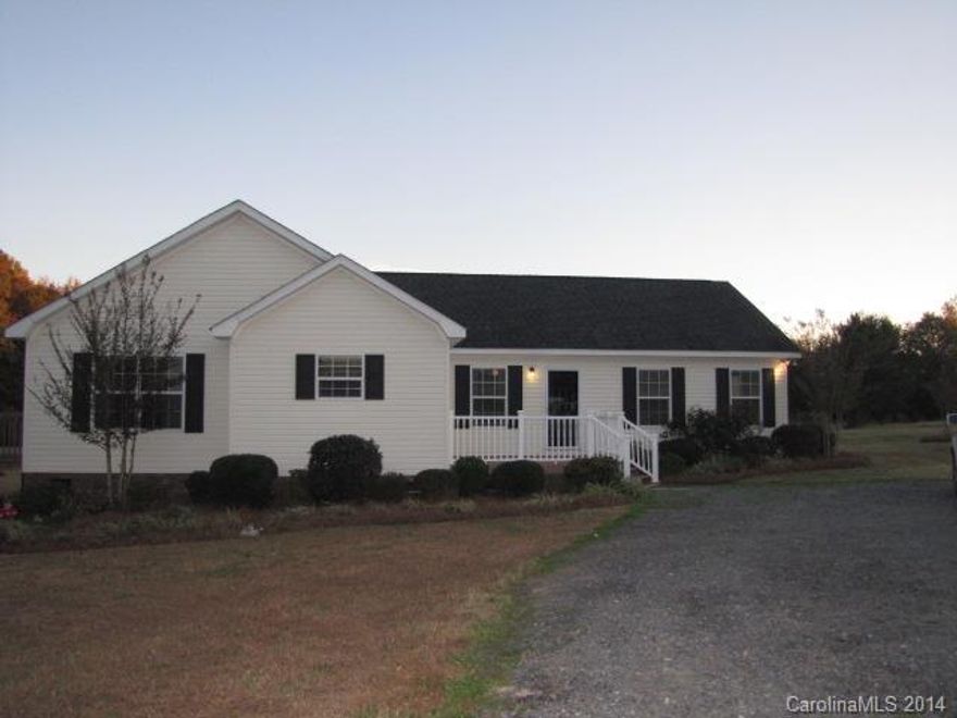 Spacious 3-bed ranch home. Large, open porch & bright entry. LR has corner brick fireplace. French doors lead to covered back porch & large back yard. Dining room has wall-to-wall-carpeting open to kitchen & large breakfast room -- prepping island, oak cabinets & matching appliances. Master bedroom features walk-in closet with shelves, Master bathroom with dual sinks, standing shower, corner soaking tub, step-in closets. Guest bedrooms share full bathroom. Close to major highways and Charlotte.