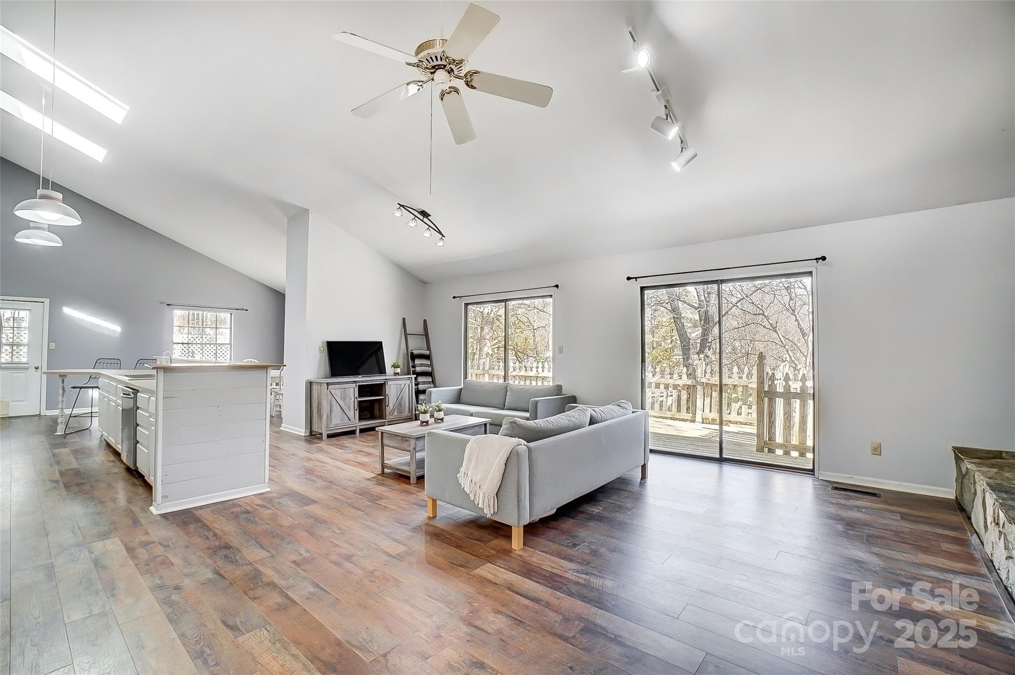 Tega Cay - Residential