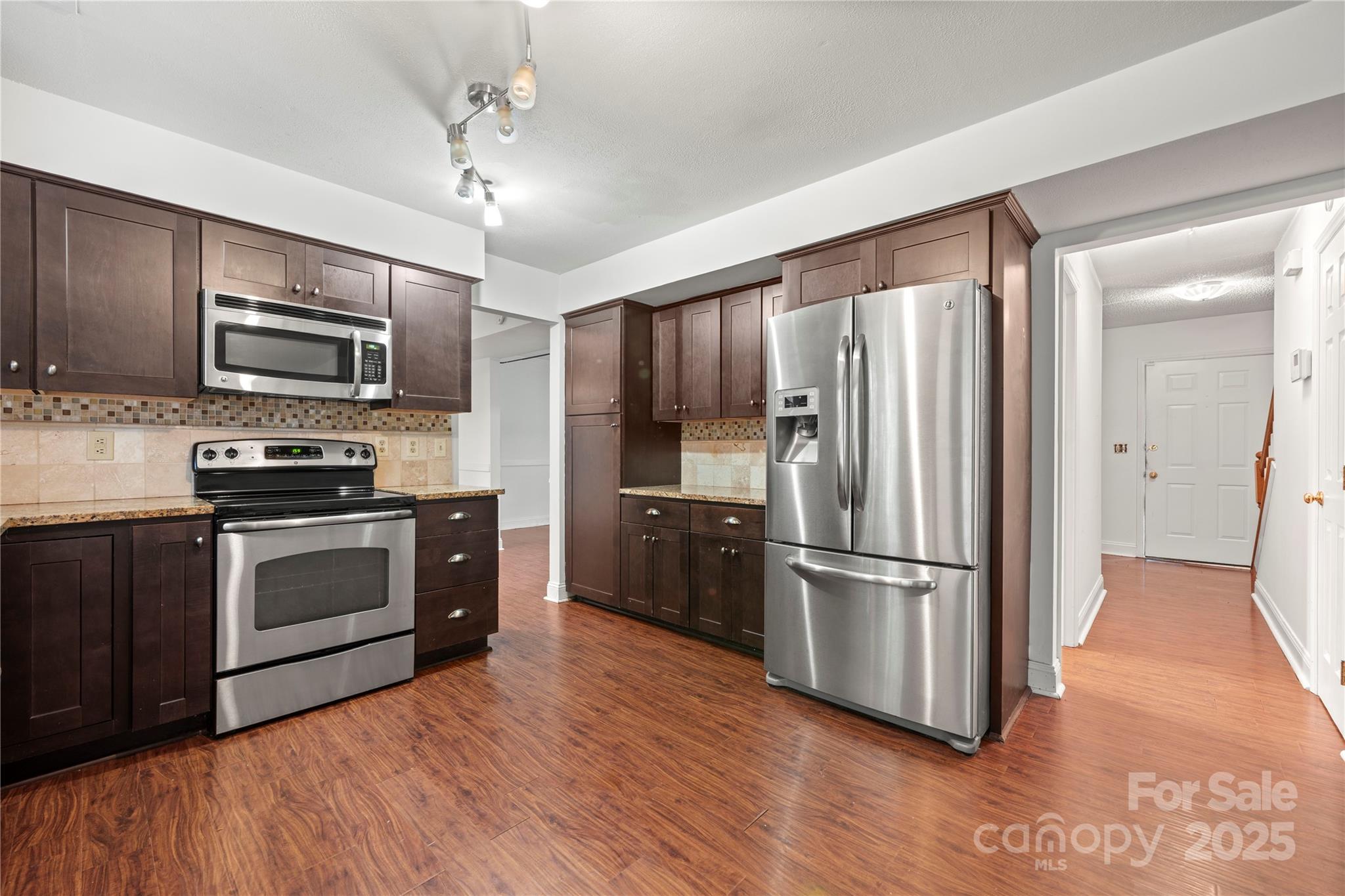 1230 Ridgebury Terrace