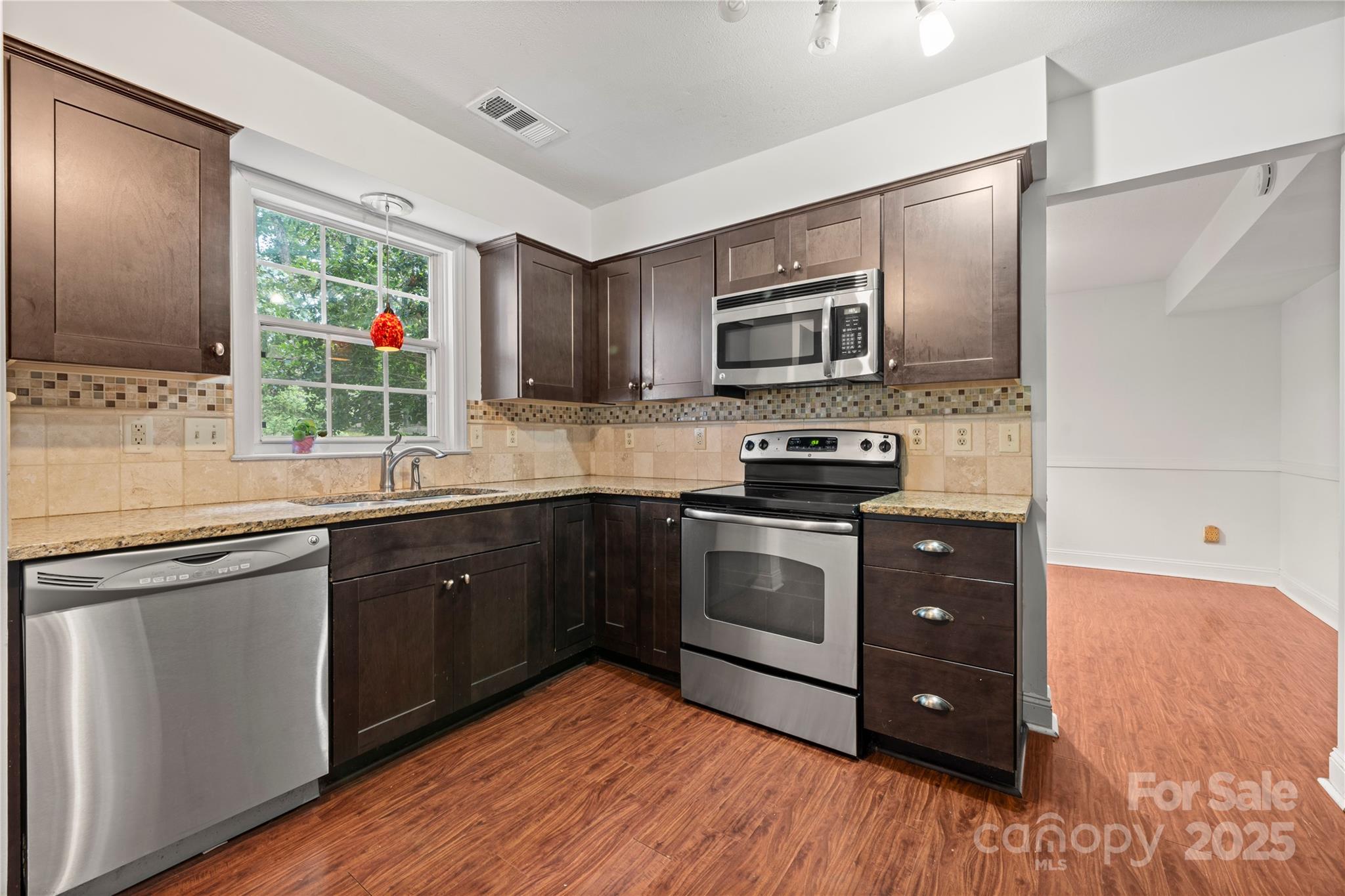 1230 Ridgebury Terrace