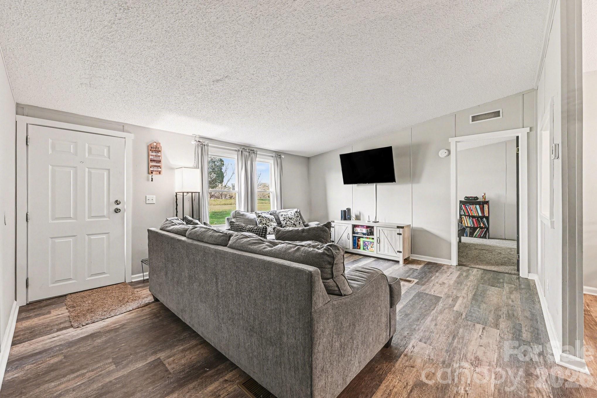 1392 Old Mountain Road