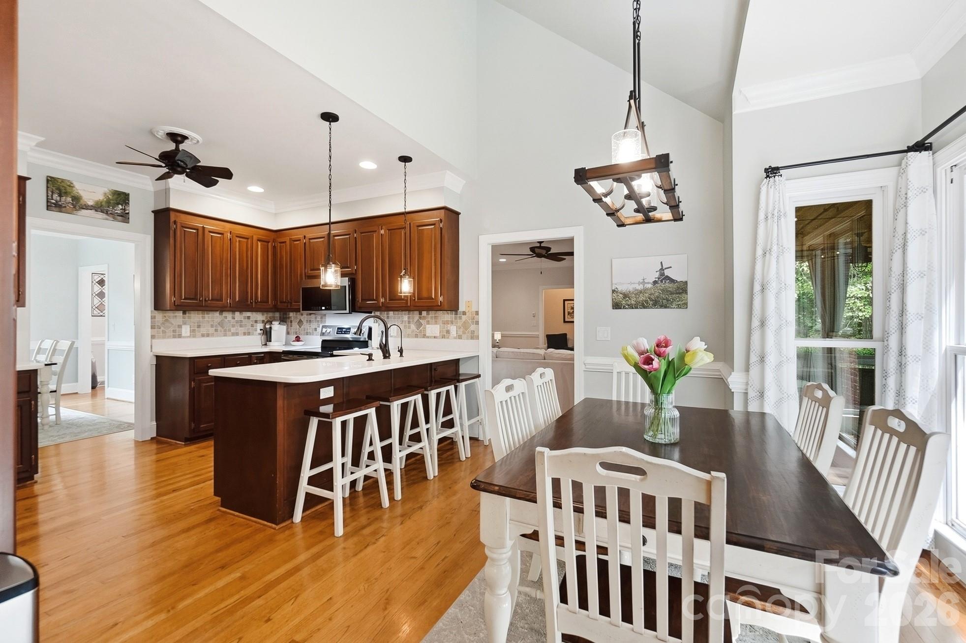 1006 Waterview Lane