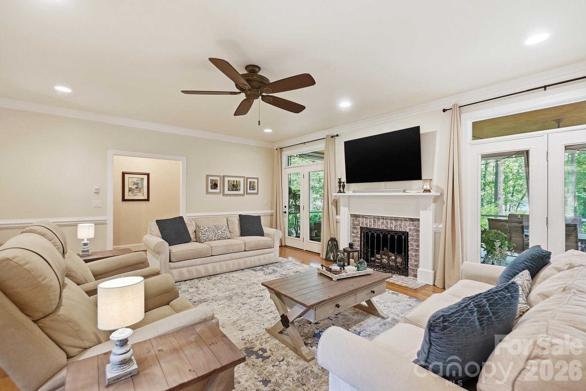 1006 Waterview Lane