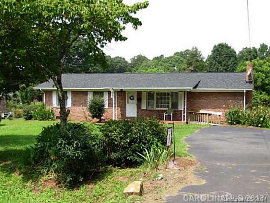 Cozy Brick Ranch home in Award Winning Clover Schools. Home has been well kept. Great hardwood floors, lots of cabinets, built in bookshelves, crown molding. Home has a fenced in backyard already and a deck off the kitchen. Storage building. Short Walk to Kinard Elementary.