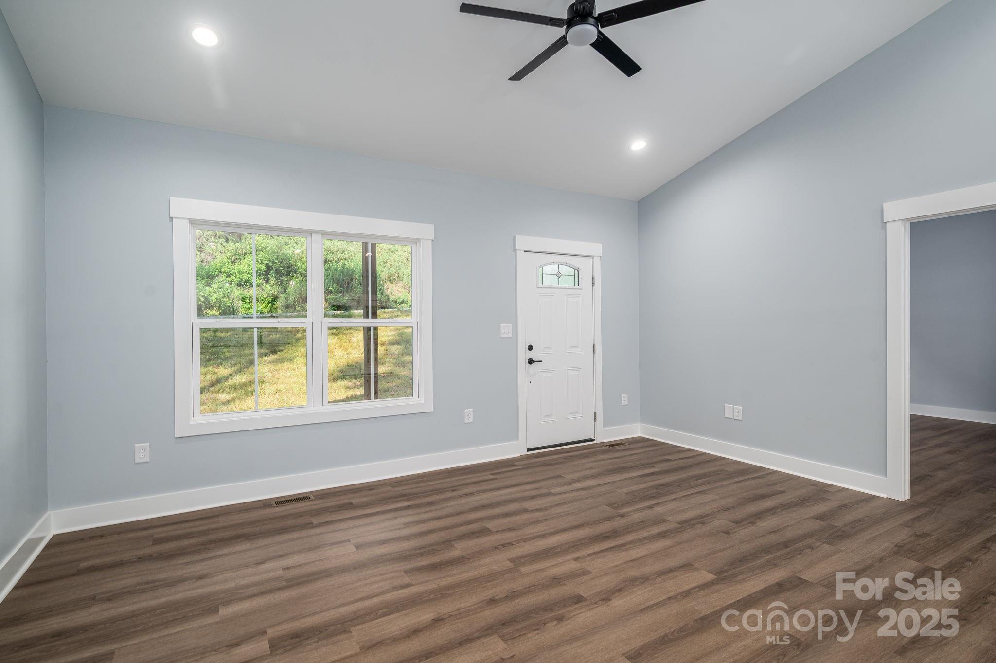 1452 W 7th Street
