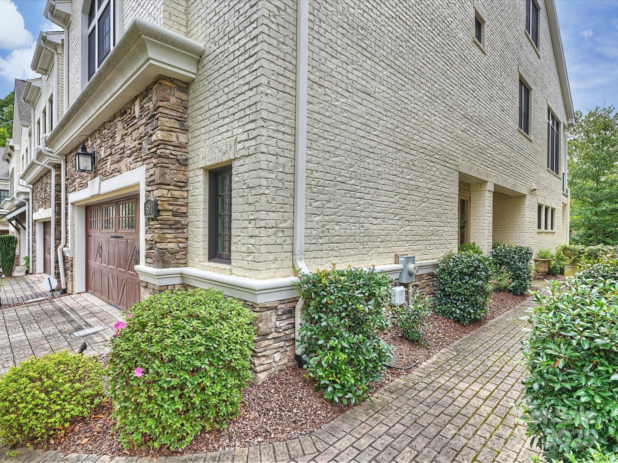5014 Vernet Lane