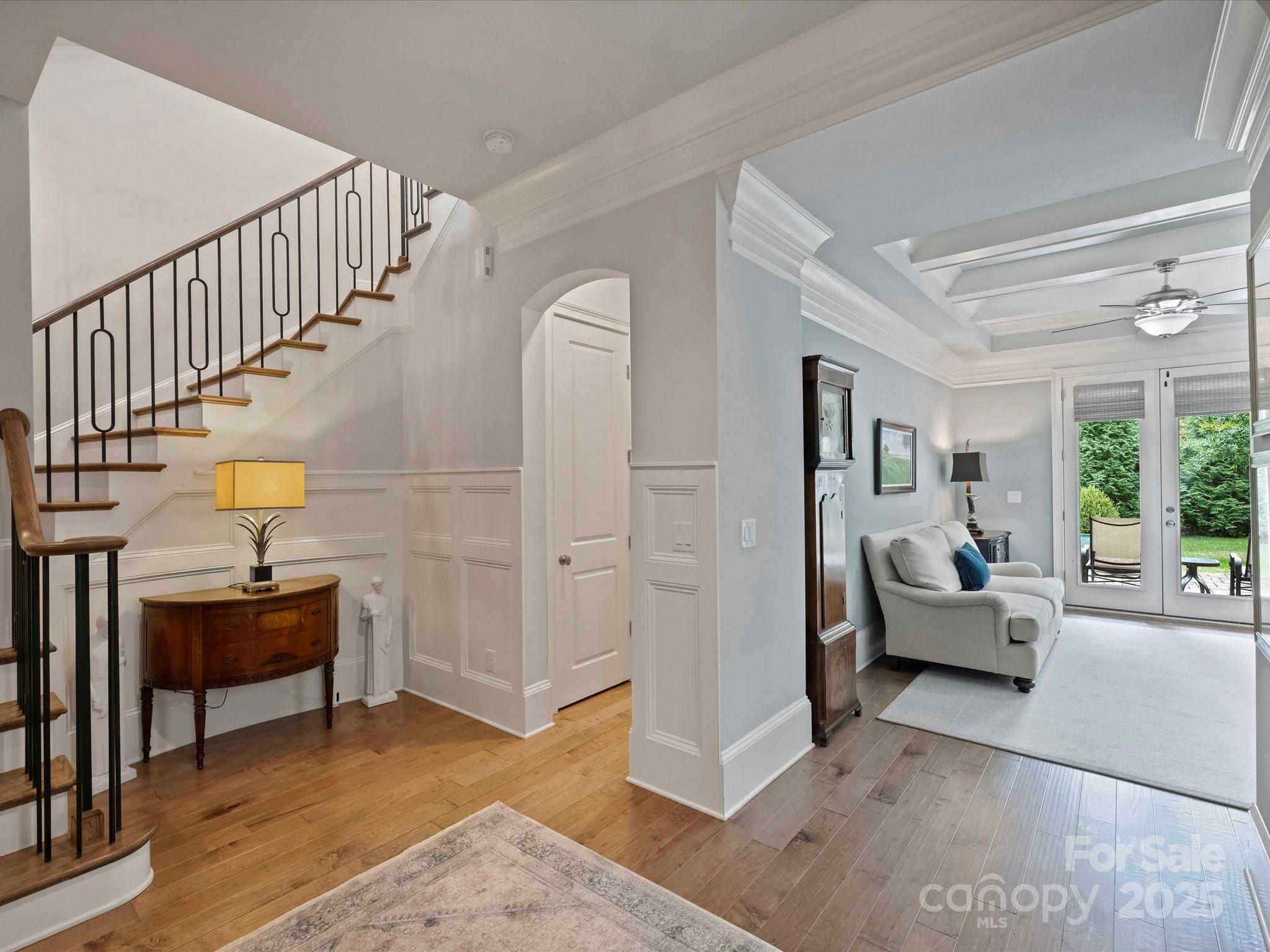 5014 Vernet Lane