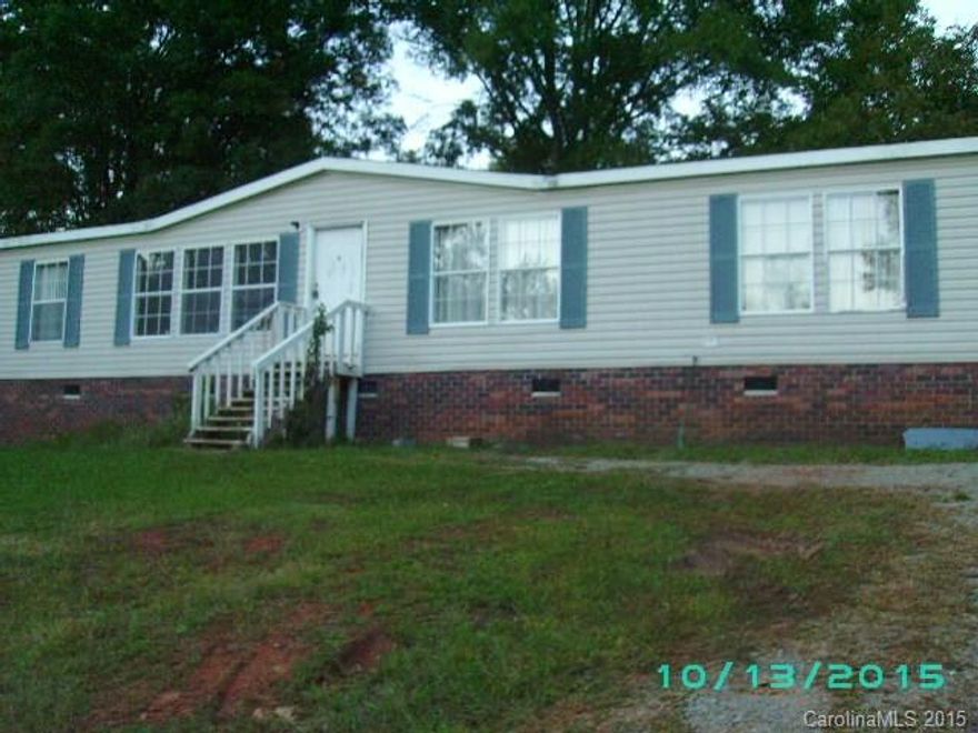 The buyer and agent must register and submit offers on the sellers assigned Auction vendor site, Contact your    agent for assistance, Auction results may take up to 7 days for a seller response after auction closes . $2000 Buyer premium paid at closing . This is a large home with 4 bedrooms , two living areas storage shed all on lot with wooded views. Great investor home or rental property !