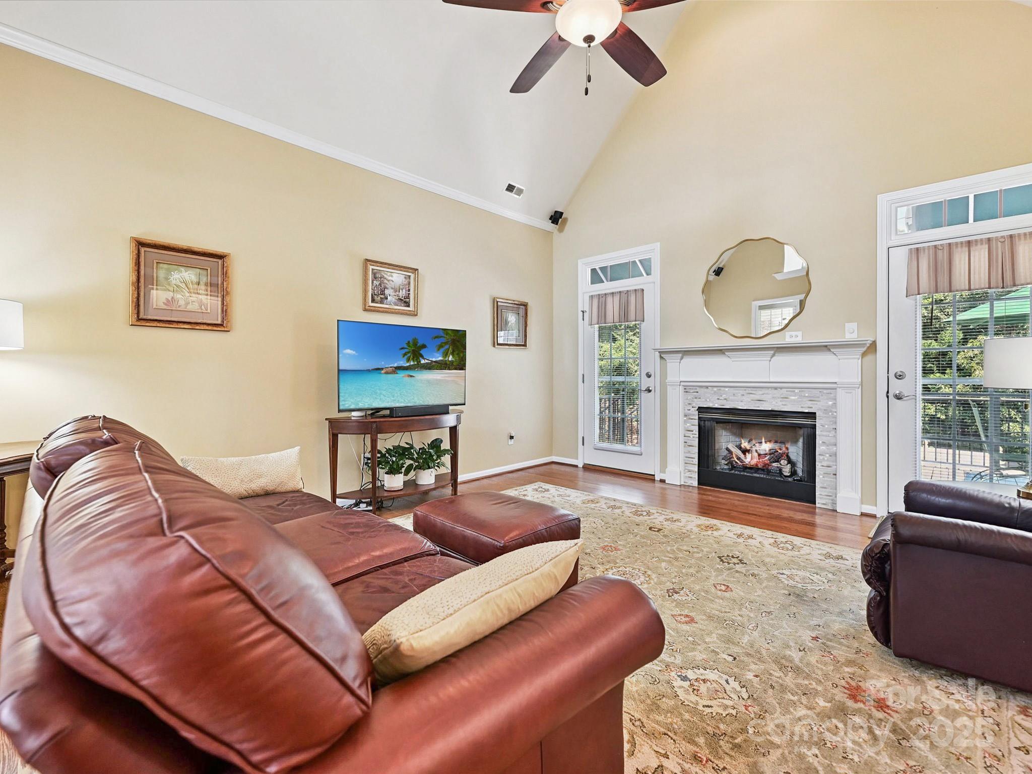 1842 Caroline Way