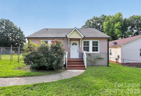 Photo of 305 Lander Street, Charlotte, NC 28208 (MLS # 4421274)