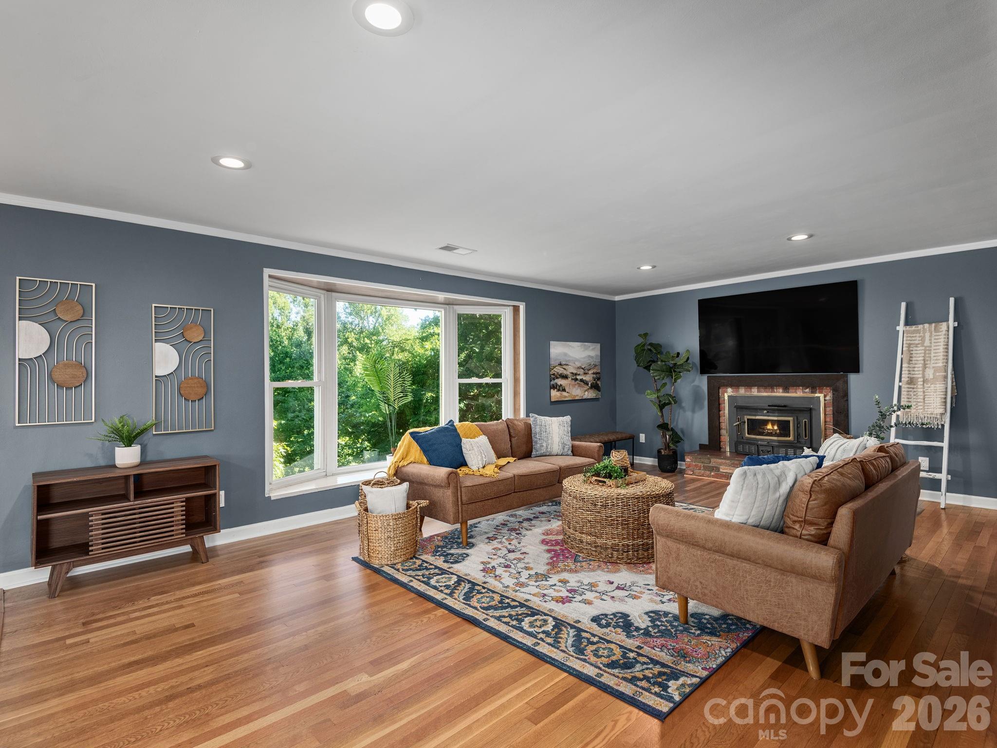 147 W Oakview Road