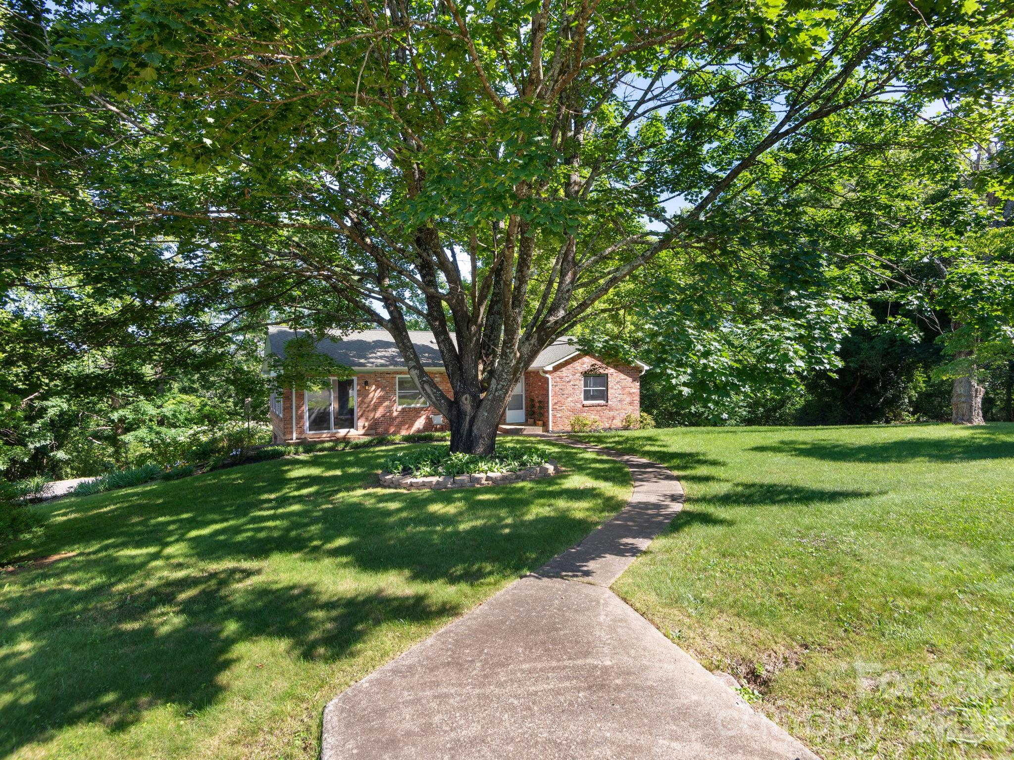 147 W Oakview Road