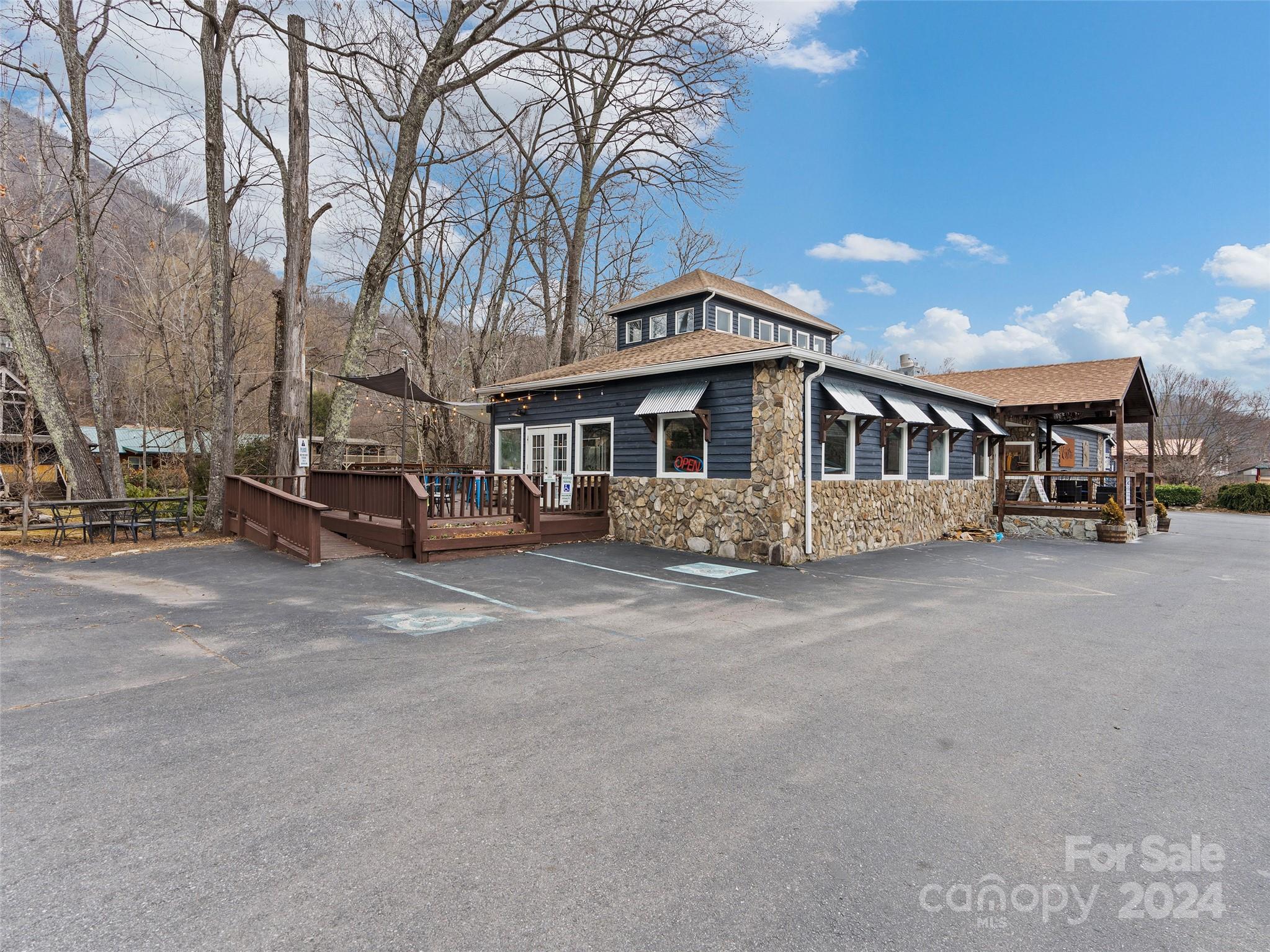 4352 Soco Road