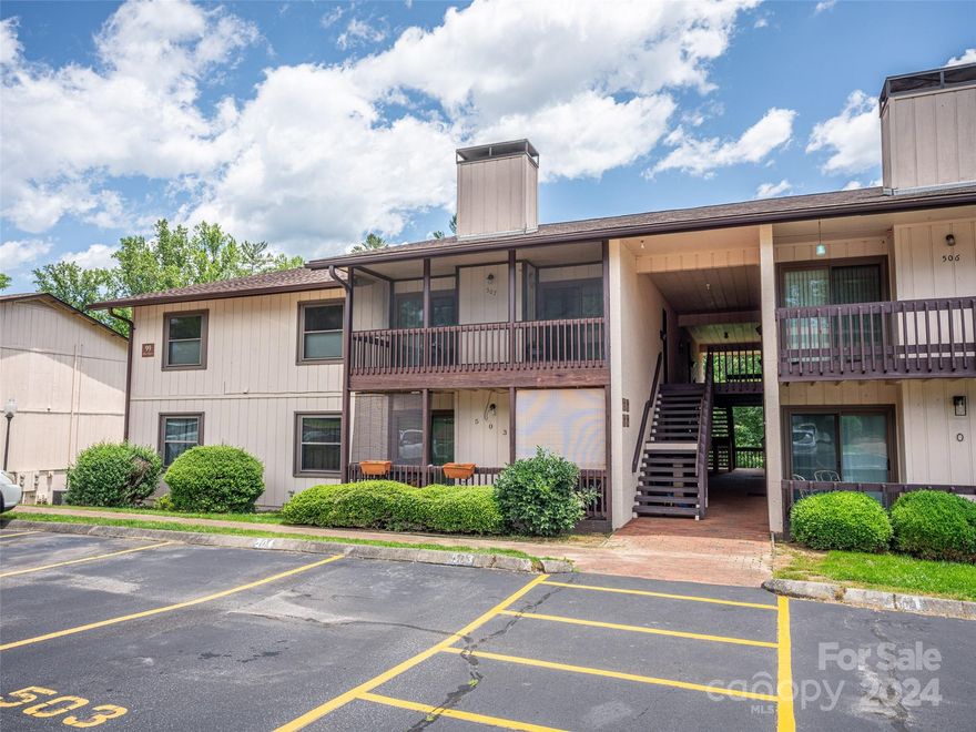 Located in close proximity to downtown Brevard, this two bedroom, two bathroom unit is ready to move right in. It has been freshly updated with new paint, new carpet, and features an updated kitchen with new appliances, and updated bathrooms as well. Enjoy fresh air on the screened in porch, easily walk to downtown Brevard, the Transylvania Co Library, restaurants, shops, and festivals.