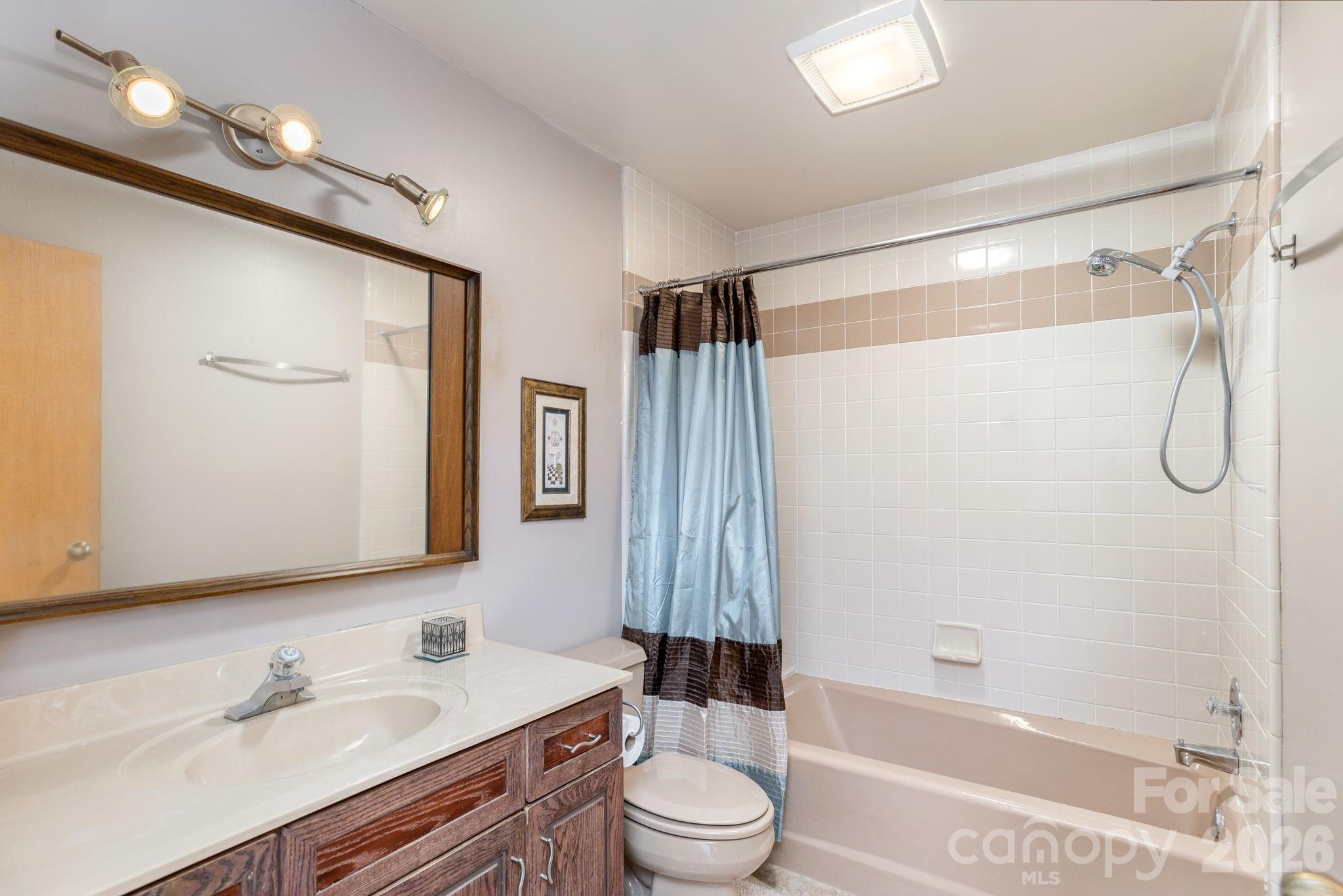 La Vista Village Condominiums - Residential