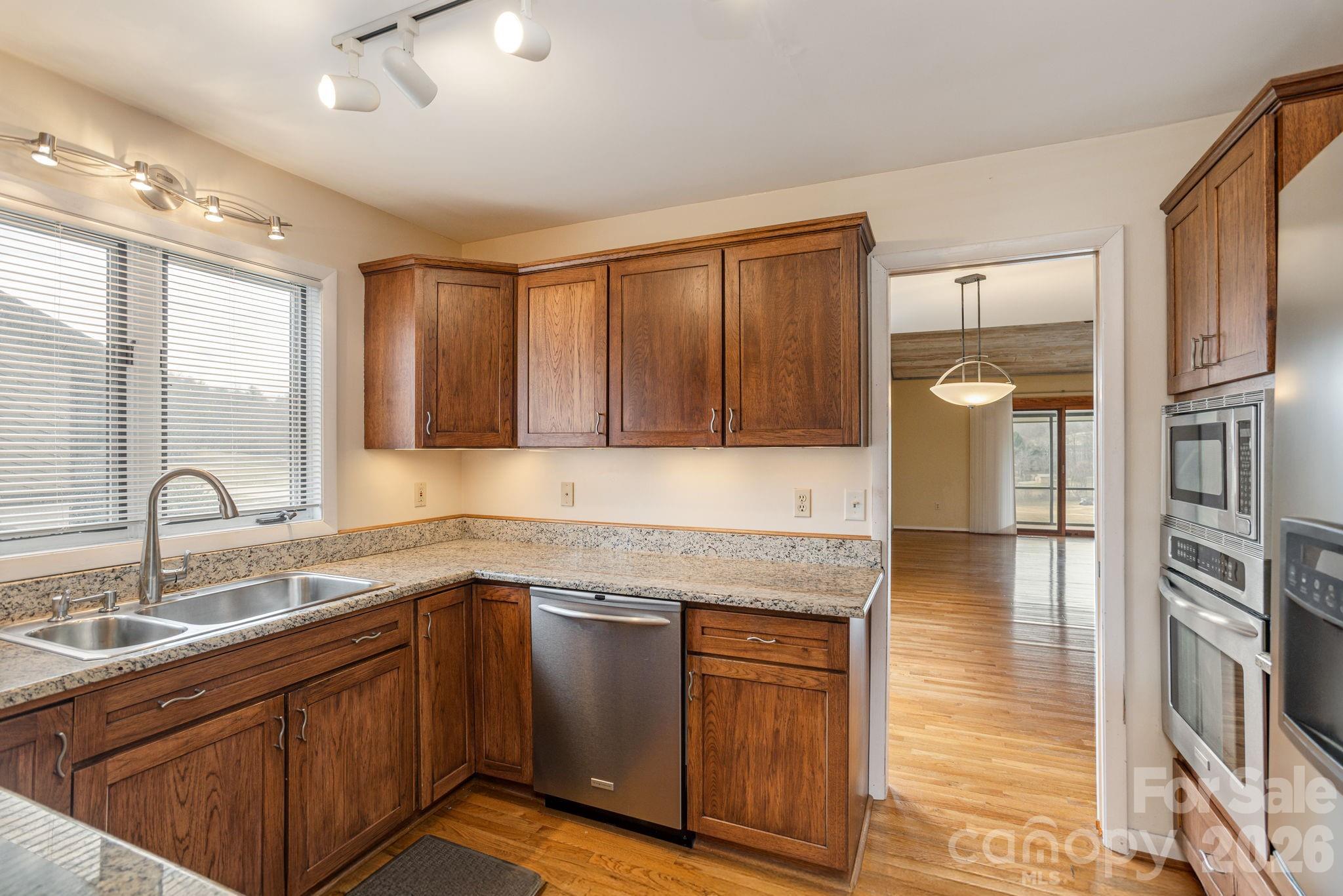 La Vista Village Condominiums - Residential