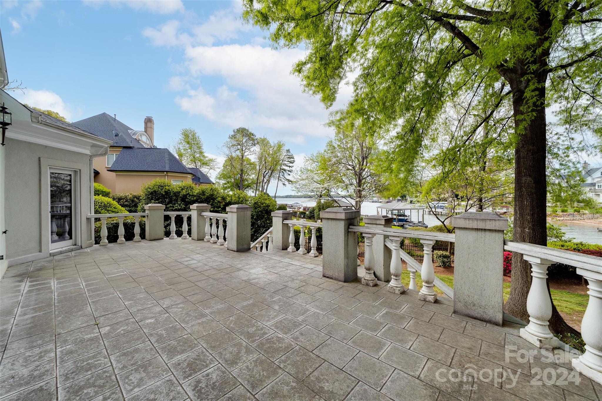 The Peninsula - Residential