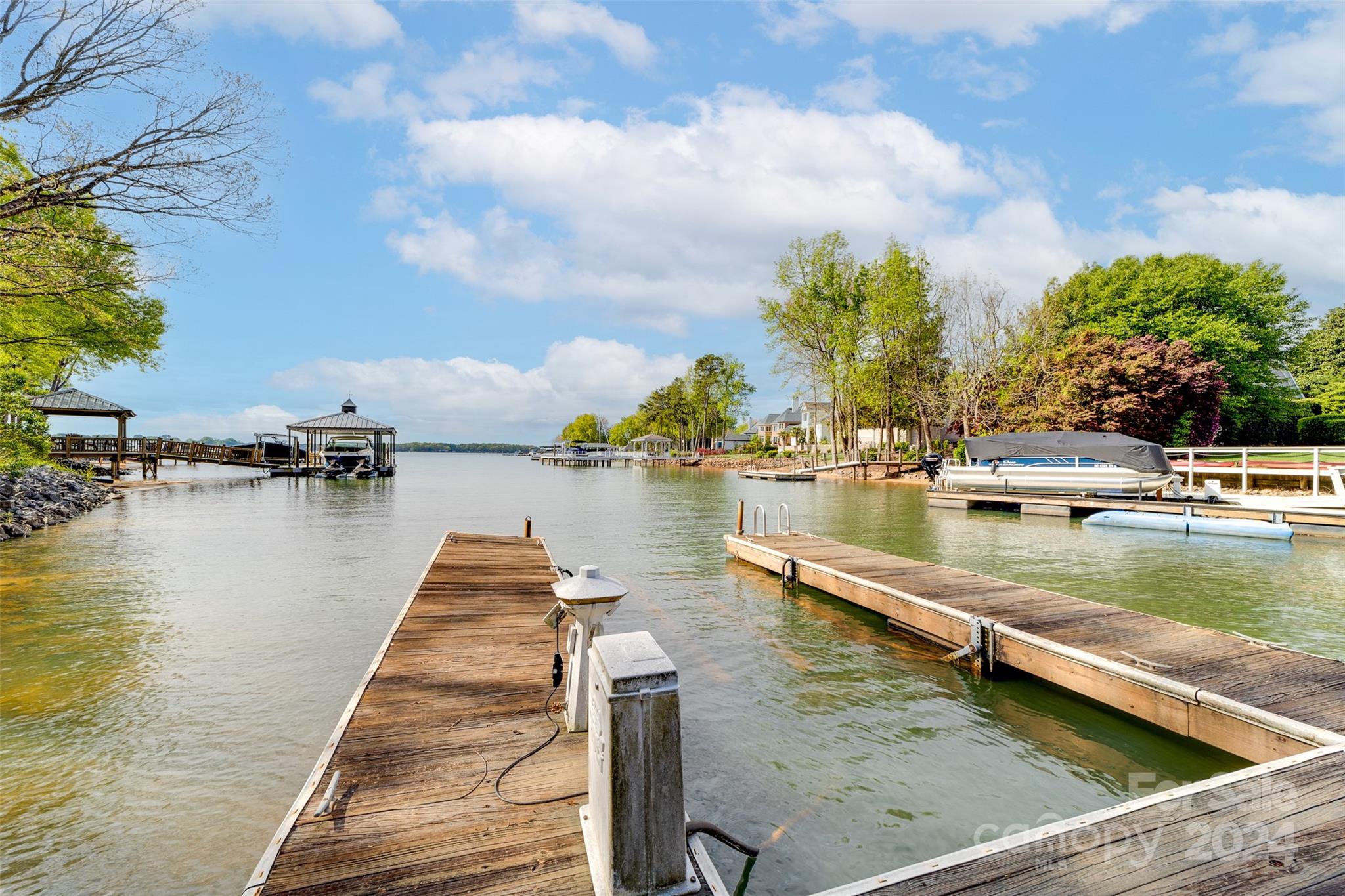 The Peninsula - Residential