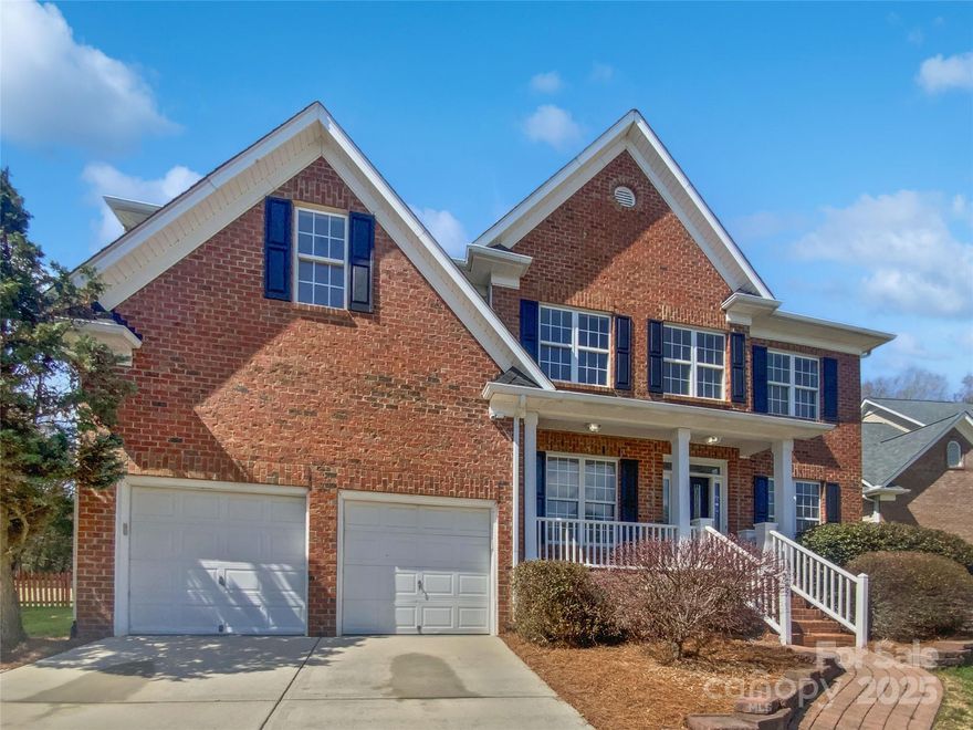 100-Day Home Warranty coverage available at closing. Welcome to your new home! This charming property features a cozy fireplace, perfect for those chilly evenings. The natural color palette throughout the home creates a warm and inviting atmosphere. The primary bathroom boasts a separate tub and shower, double sinks, and good under sink storage for all your essentials. Step outside to the backyard and relax in the tranquil sitting area, ideal for enjoying the beautiful outdoors. Don't miss the opportunity to make this lovely home!