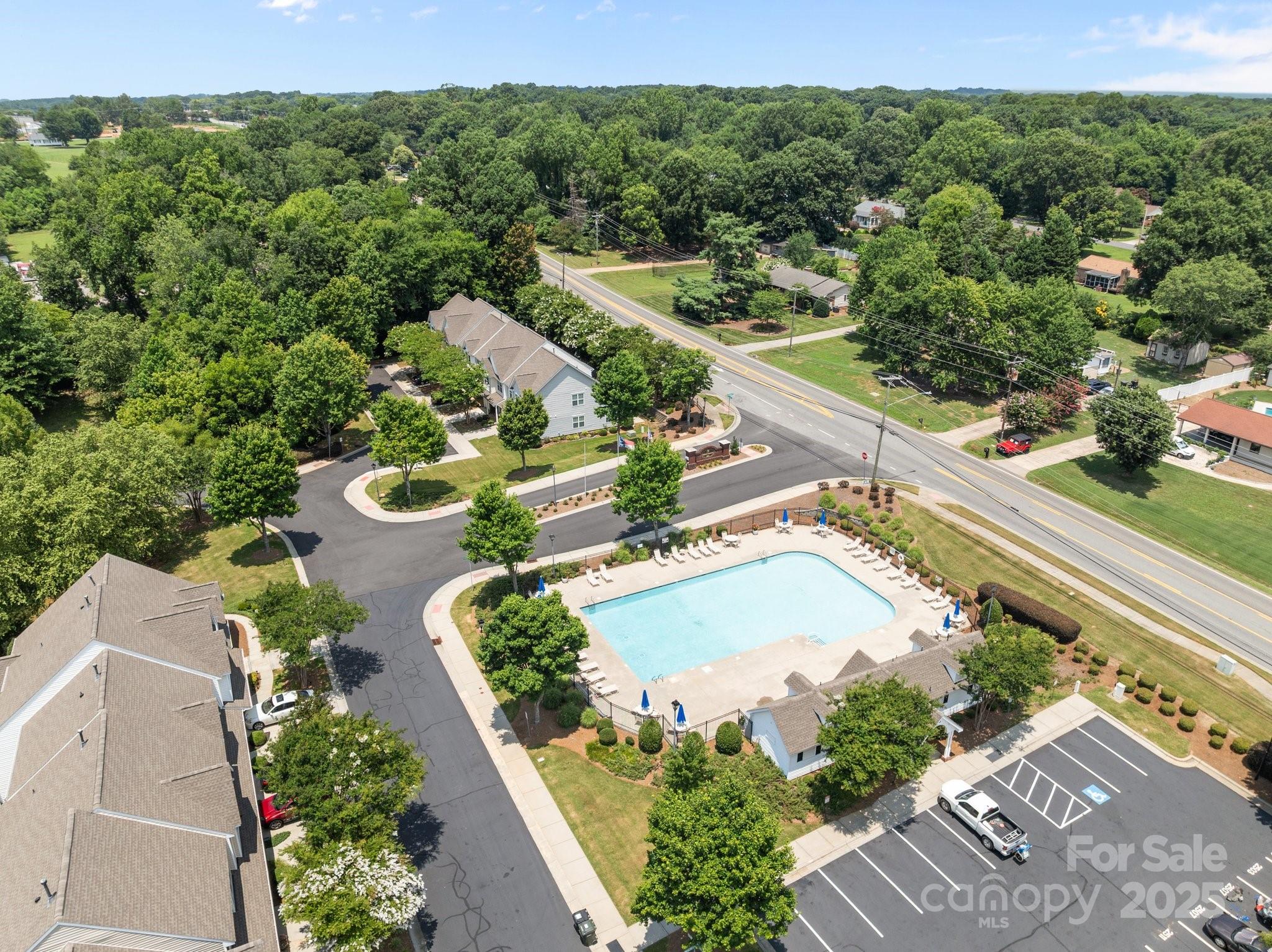 348 Tidmarsh Court NW