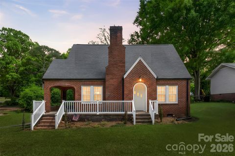 Photo of 121 W 11th Street, Oakboro, NC 28129 (MLS # 4370274)