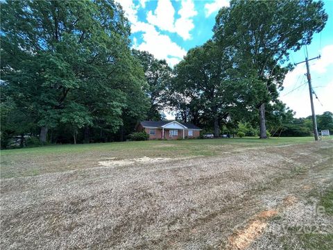 Photo of 2108 Stallings Road, Matthews, NC 28104 (MLS # 3859546)