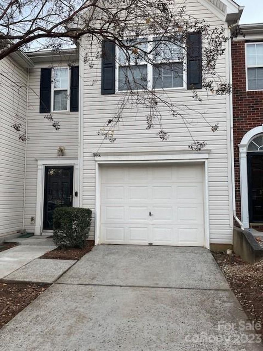 VACANT! Great two-story townhome in great Cleanlea Park. Beautiful luxury vinyl plank flooring greets you on the main floor and fresh new carpet upstairs. Spacious living room and dining room with great for entertaining. Kitchen has been updated with new countertops. Upstairs find spacious bedrooms with new carpet and laundry room. Great one car garage as well. Tour today!

NEW PREMIUM CARPET and GARAGE ARE UPGRADED NOW


Schedule with Showing Time.