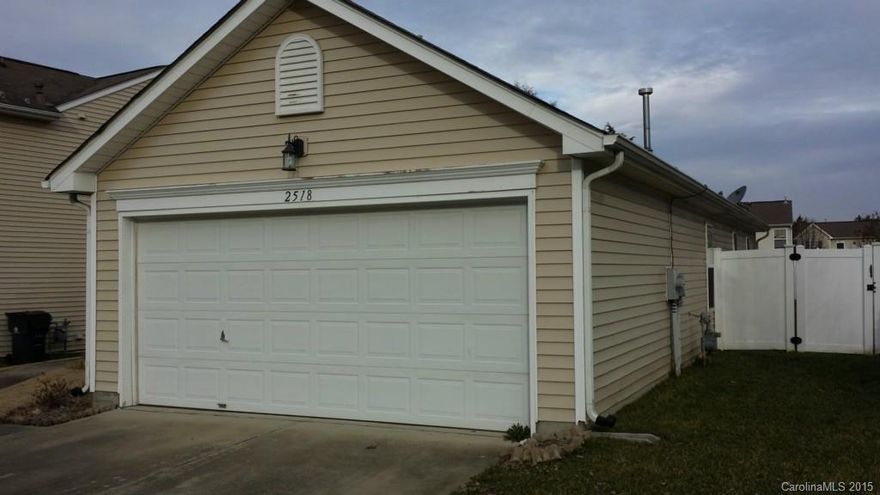 MOVE IN READY 3BDR, 2BATH, 2 CAR GARAGE. LOCATION! LOCATION! DESIRED STEELE CREEK AREA, OUTLET MALL, AYRESLEY AND RIVERGATE SHOPPING, LAKE WYLIE & ACCESS TO ALL INTERSTATES. CLOSE TO DOWNTOWN AND AIRPORT. OPEN FLOOR PLAN WITH VAULTED CEILING. COMMUNITY POOL.