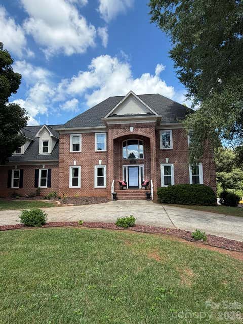 Photo of 232 40th Avenue Drive NW, Hickory, NC 28601 (MLS # 4411131)
