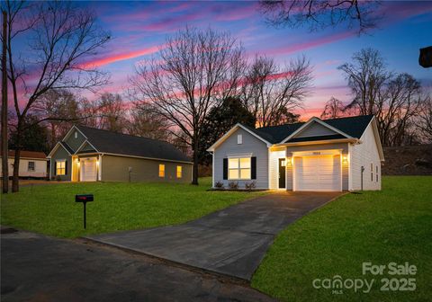 1129 Thayer Glen Court Charlotte NC 28213
