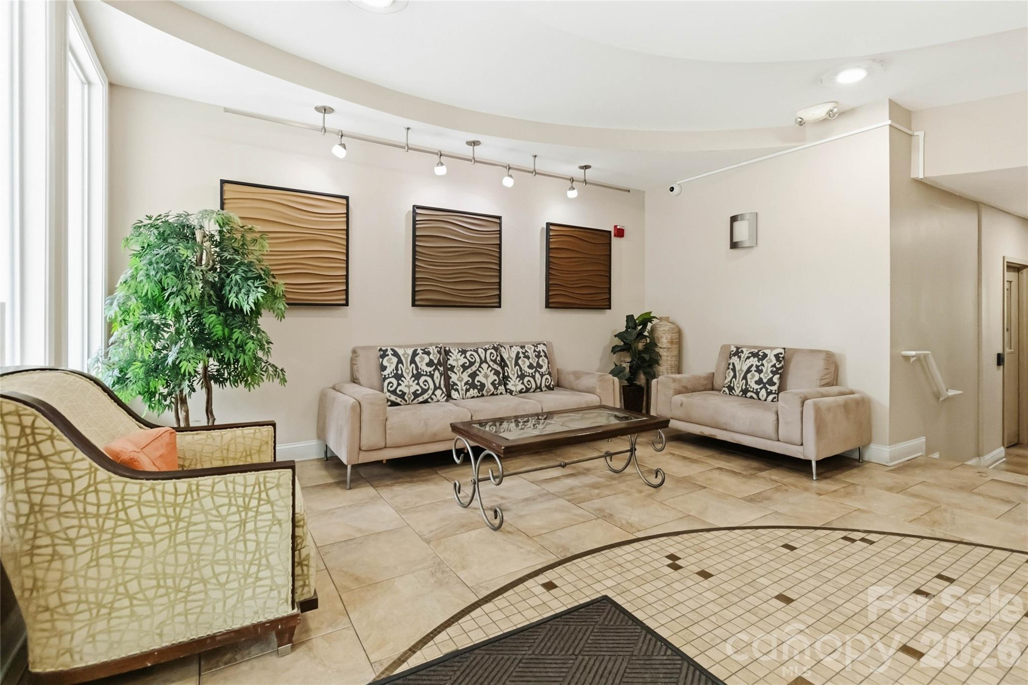 1000 E Woodlawn Road 314