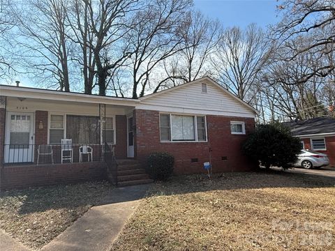 Photo of 3104 Creighton Drive, Charlotte, NC 28205 (MLS # 4356488)