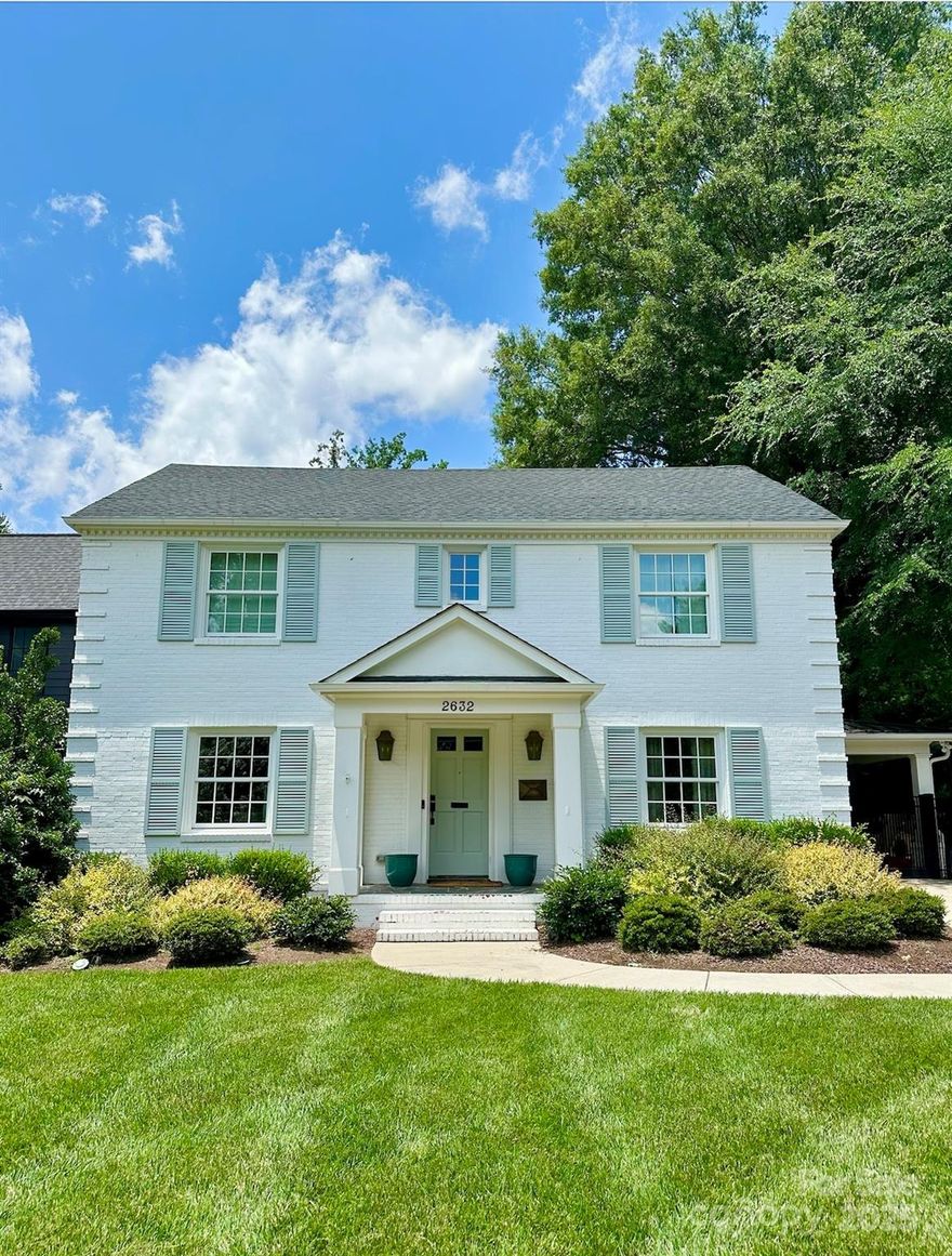 Stunner in Myers Park! 
This beautifully renovated traditional-style home has so much charm and character worked into the perfect floorplan. Location is unbeatable.