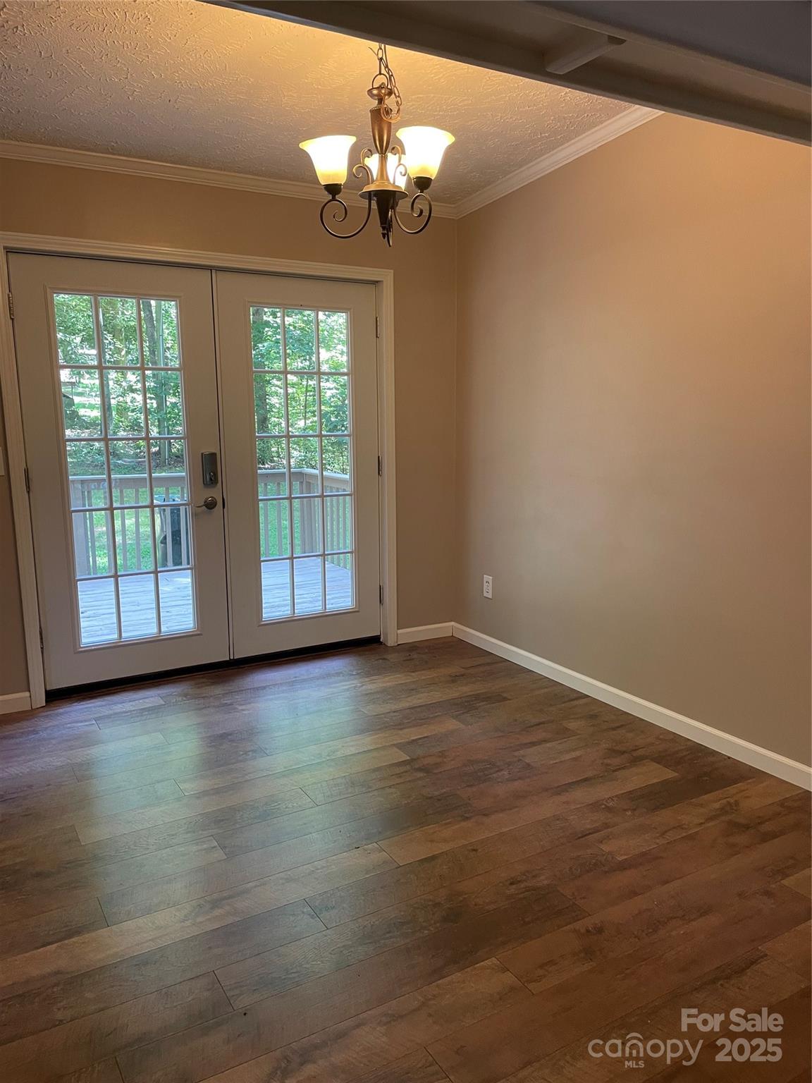 718 East Drive