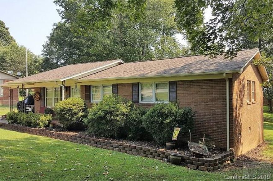 3 bedroom 1 bath low maintenance brick home in Oak Hill Community features 1125 heated square feet.  Updates include new roof and gutters 9/2017, new laminate flooring throughout, kitchen countertops and backsplash, new tub/shower, hot water heater, ceiling fans/light fixtures, and fresh paint. Ready to move in.  Great landscaping on level lot with large outbuilding and fire pit. Single car carport.