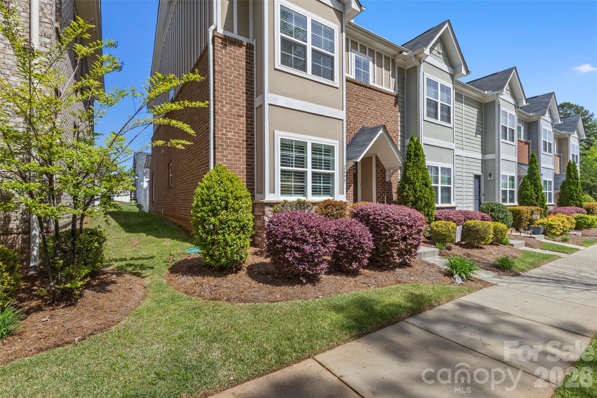 2493 Shanklin Lane S