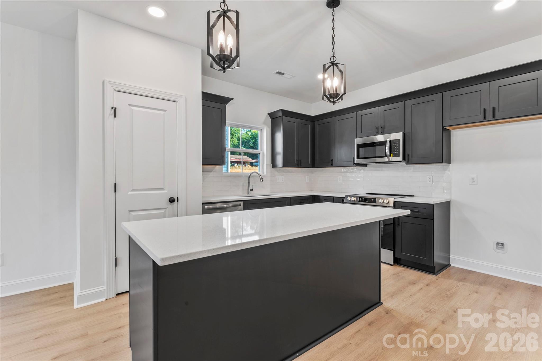 755 Mockingbird Road 3