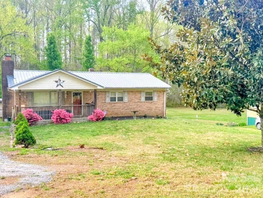 Motivated sellers!! Nice starter home with 2 bedrooms 2 baths with fireplace in living room and den in basement, den in basement could be 3rd bedroom, hardwood floors and tile. No carpet, all appliances stay, huge yard for kids and garden space, Out building for extra storage, Come make this your home! No Lenoir city taxes!
