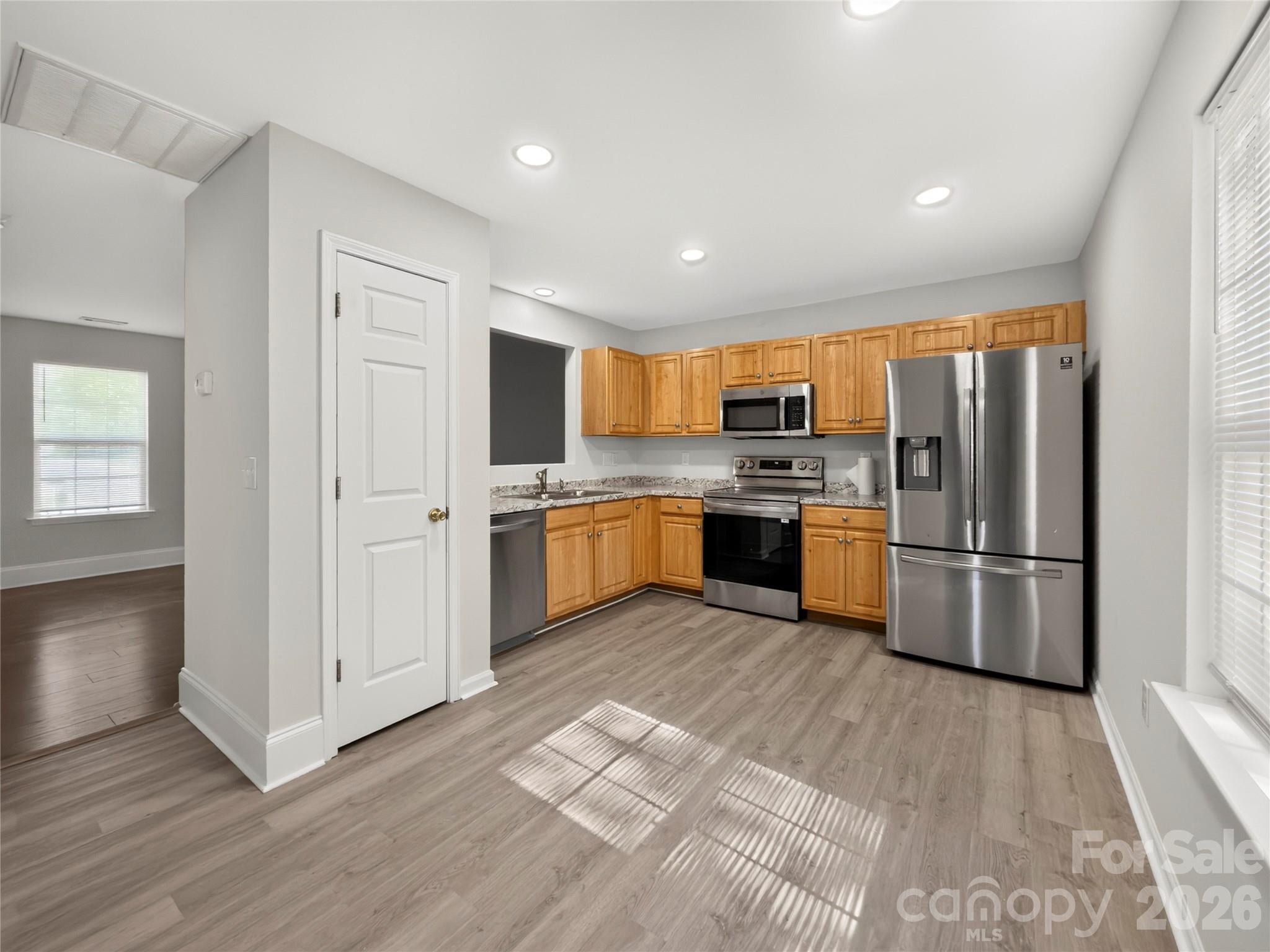 2216 Emmons Lane