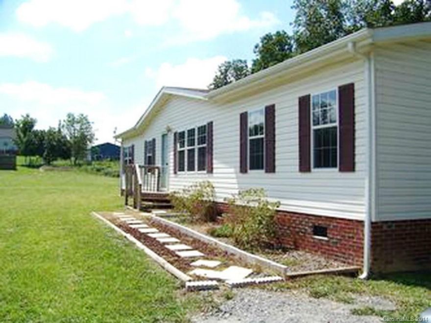 Wonderful home in Kings Mountain with 2.43 acres!
Plenty of room to grow.Home very well kept.