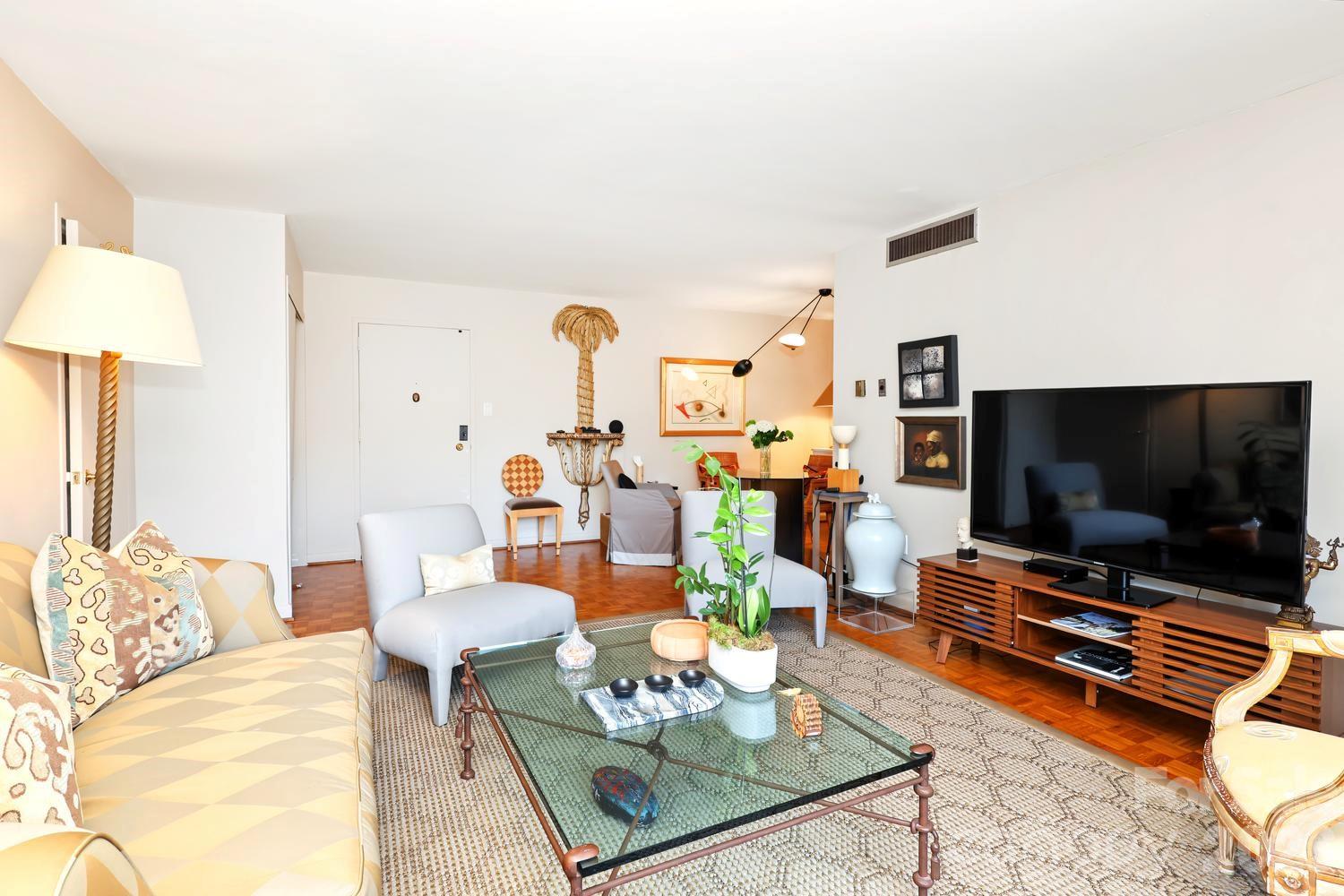 1300 Queens Road 219