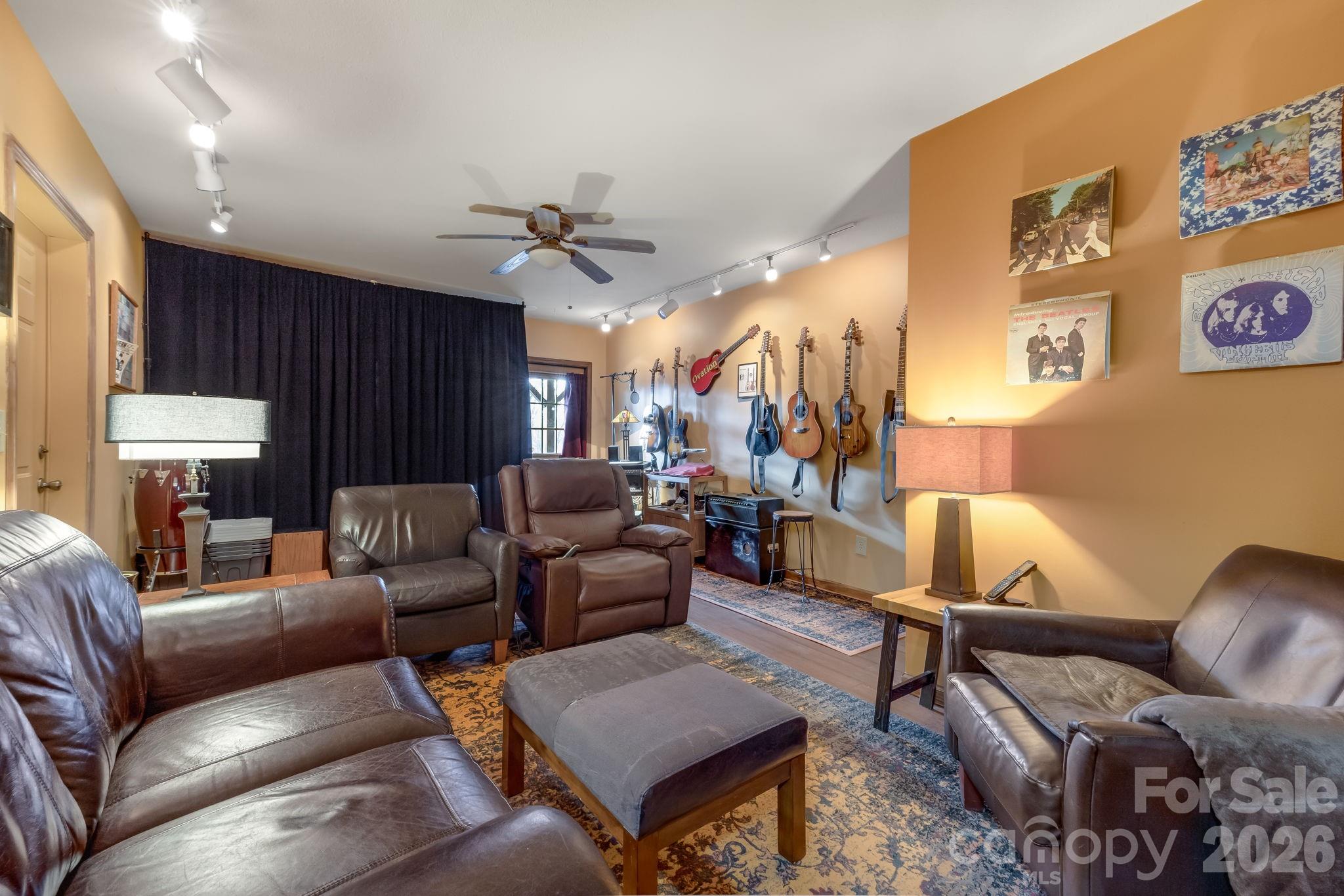 Wonderwood Mountain - Residential