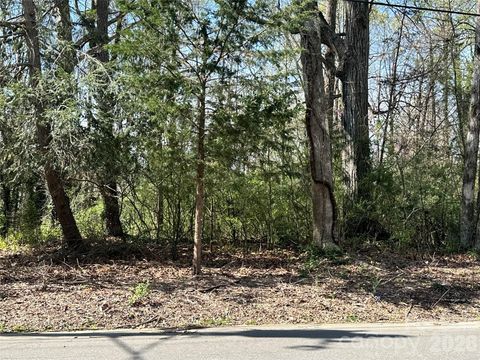 Photo of 3824 Oakwood Road, Charlotte, NC 28269 (MLS # 4357148)