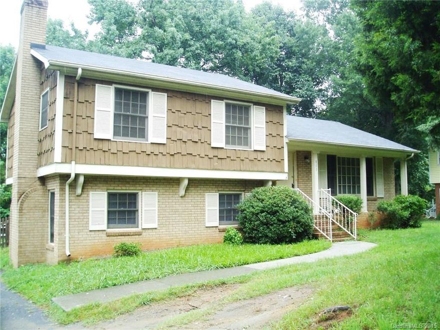 Convenient to I-77 and South Park area.  3 blocks from light rail station.  Recently remodeled kitchen.