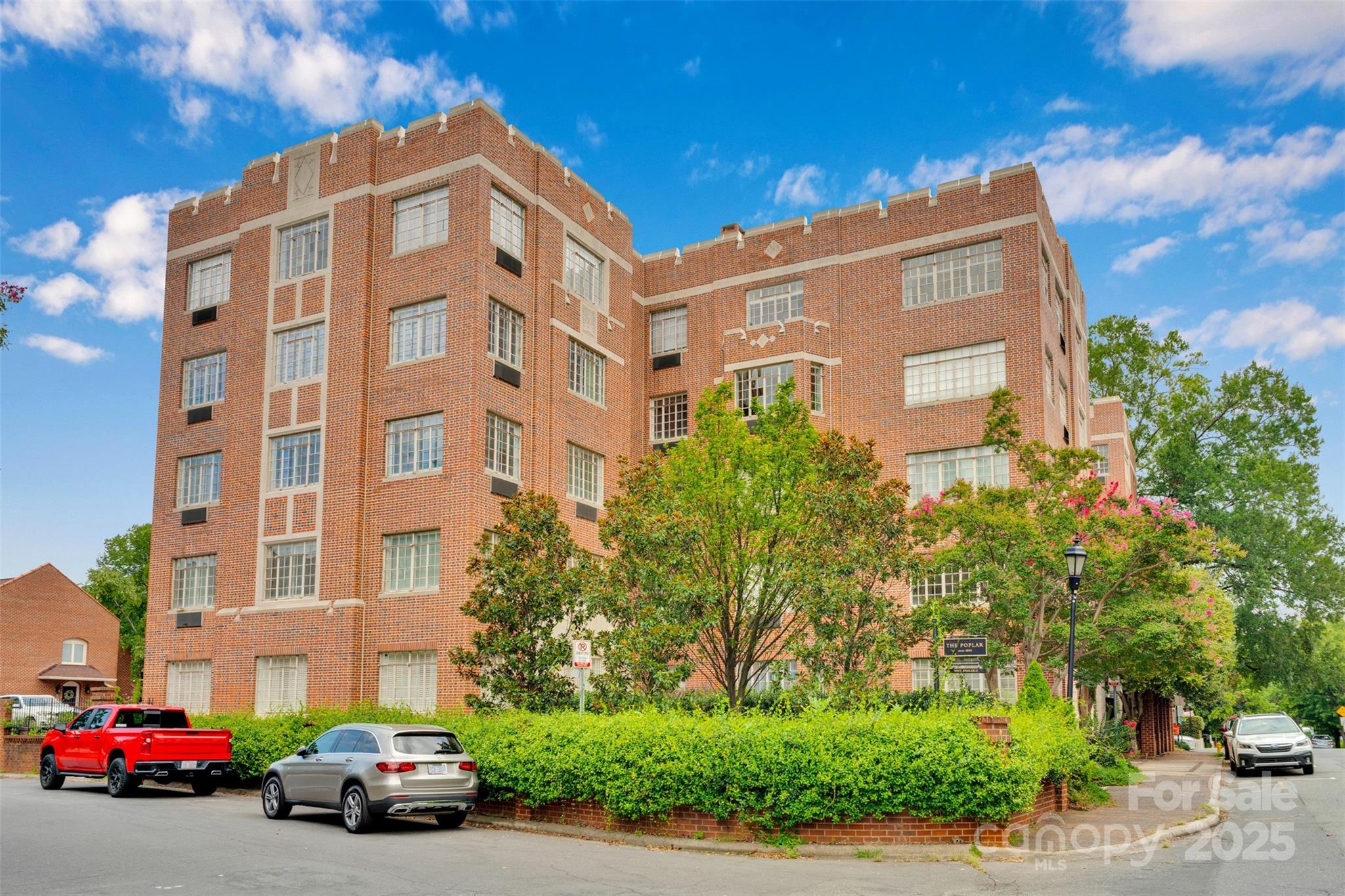 301 W 10th Street 306
