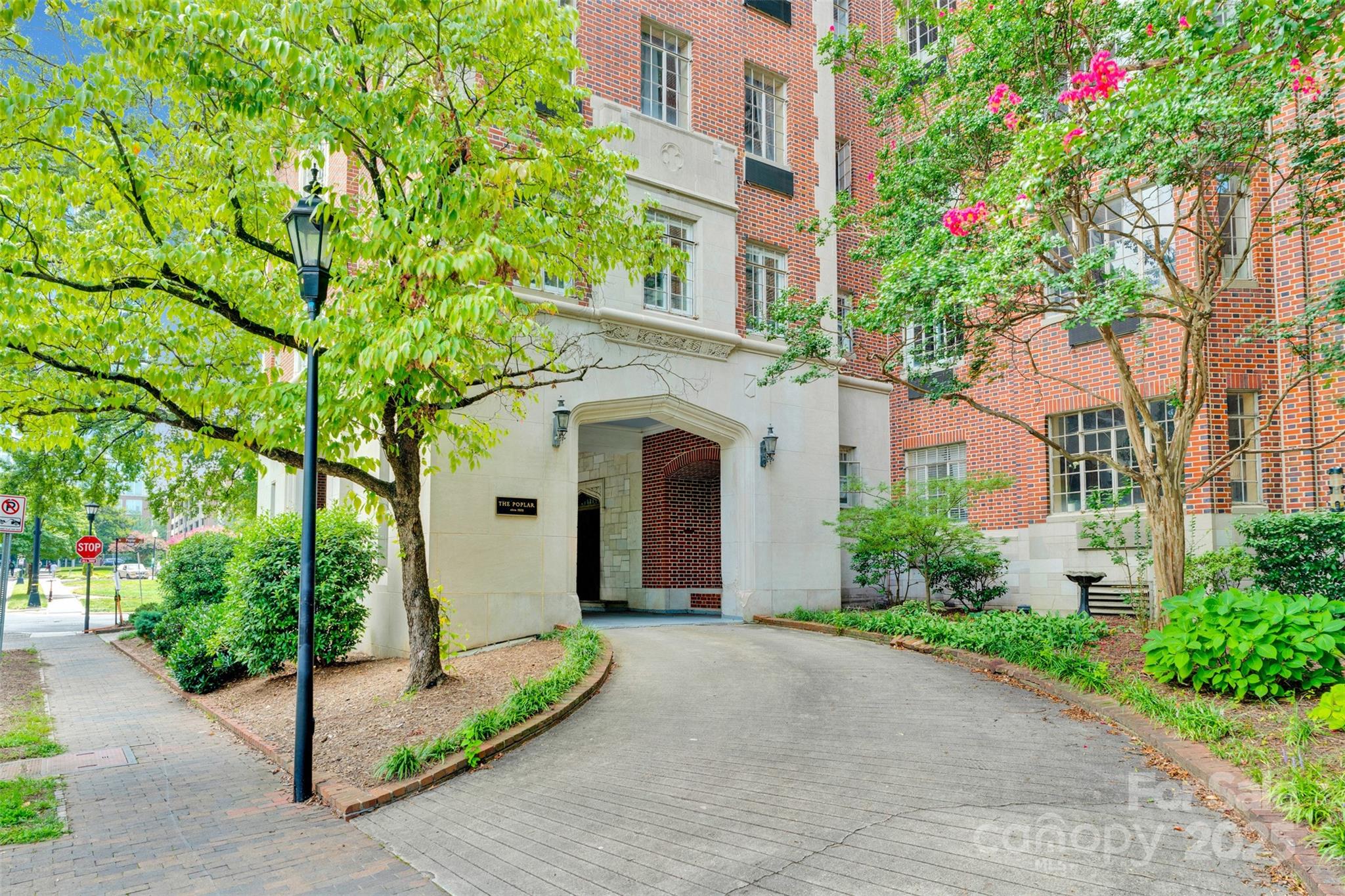 301 W 10th Street 306